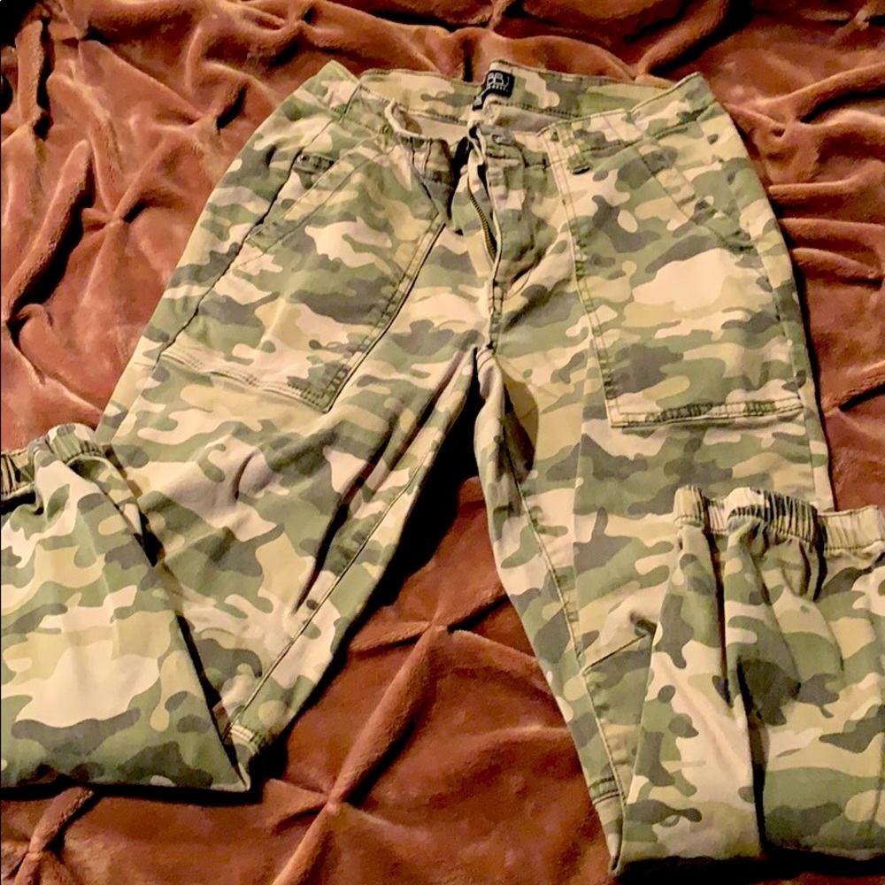 Camo capris